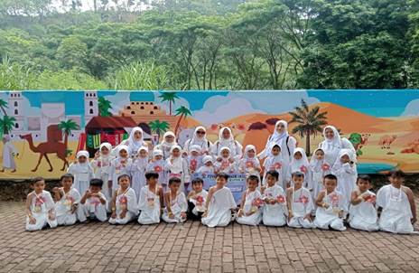 MENANAMKAN CINTA HAJI SEJAK DINI, MEMBANGUN GENERASI BERAKHLAK MULIA